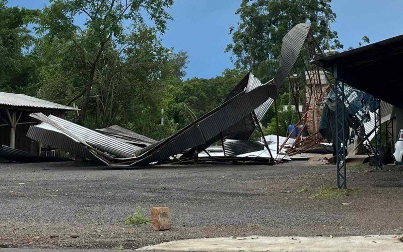 Imagens mostram destruiÃ§Ã£o causada por tempestade em Harmonia