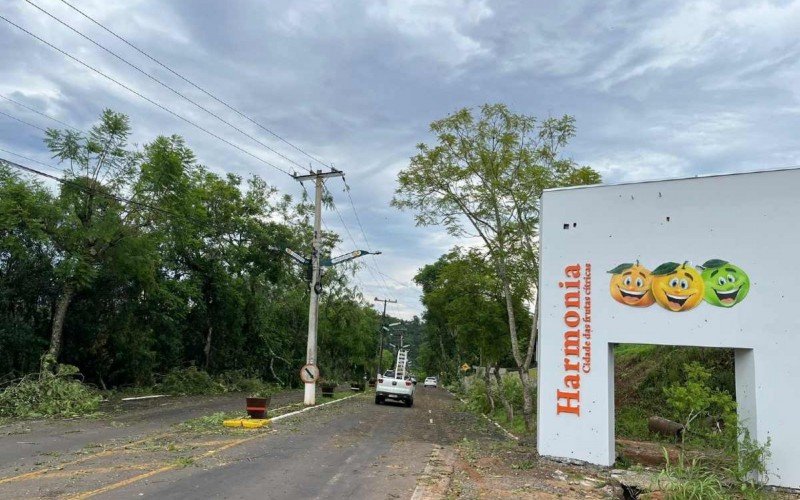 Imagens mostram destruiÃ§Ã£o causada por tempestade em Harmonia