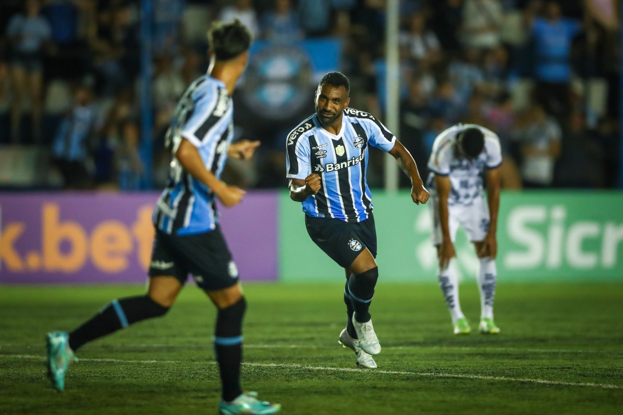 Grêmio vence o São José e segue 100% no Gauchão