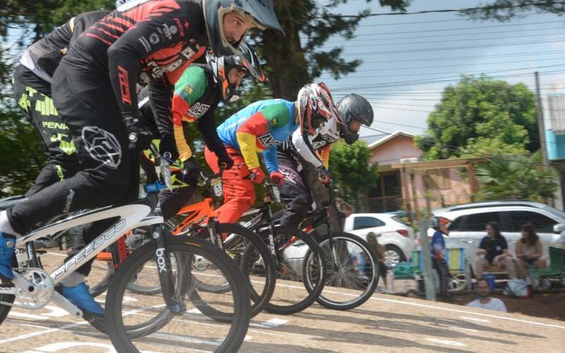 Copa Verão de Bicicross foi realizada no domingo (29), em Ivoti
