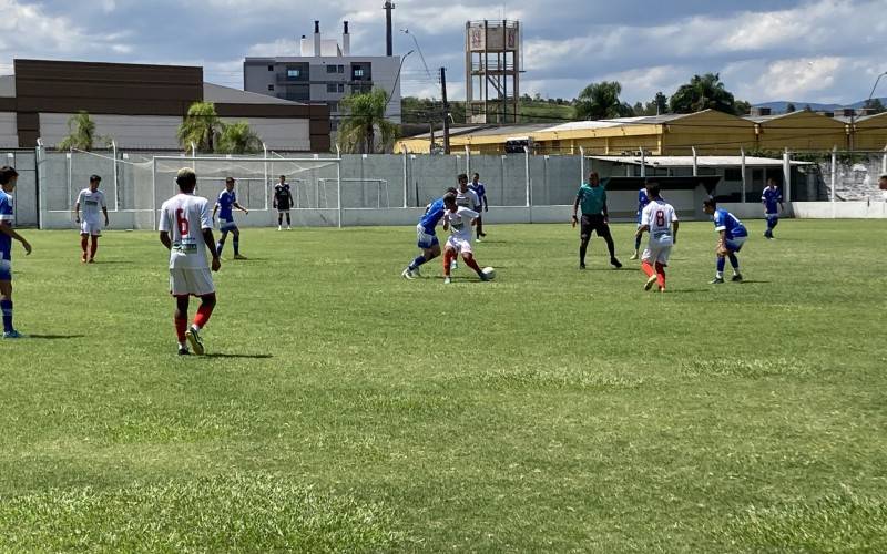 Partida entre Americano (Novo Hamburgo) e Guarany (Bag&eacute;) na final do Sub-16 