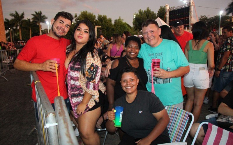 Maria Clara Palini (sentada), com familiares e amigos