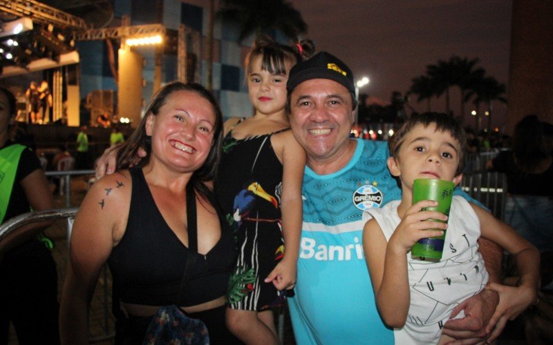 Neli Concari e Sando Reis com os filhos