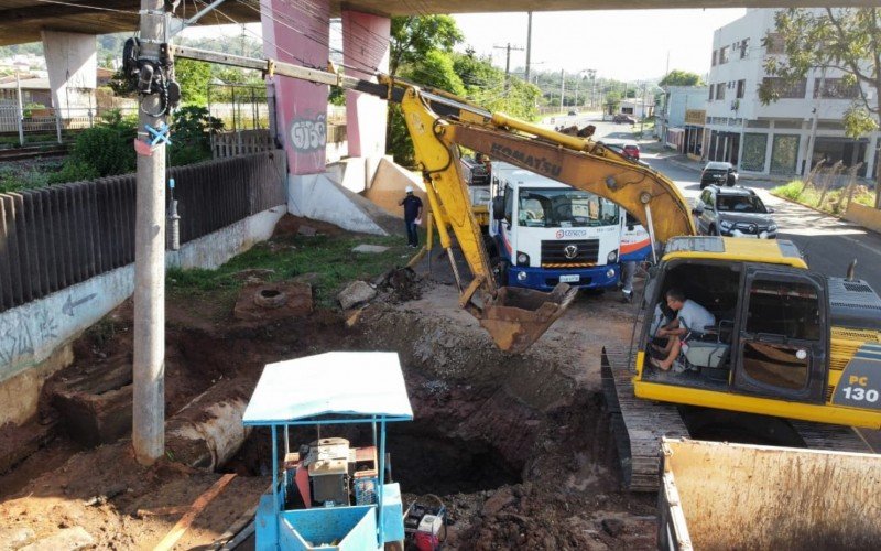Abastecimento de água deve ser normalizado nesta segunda-feira após rompimento de adutora em Sapucaia