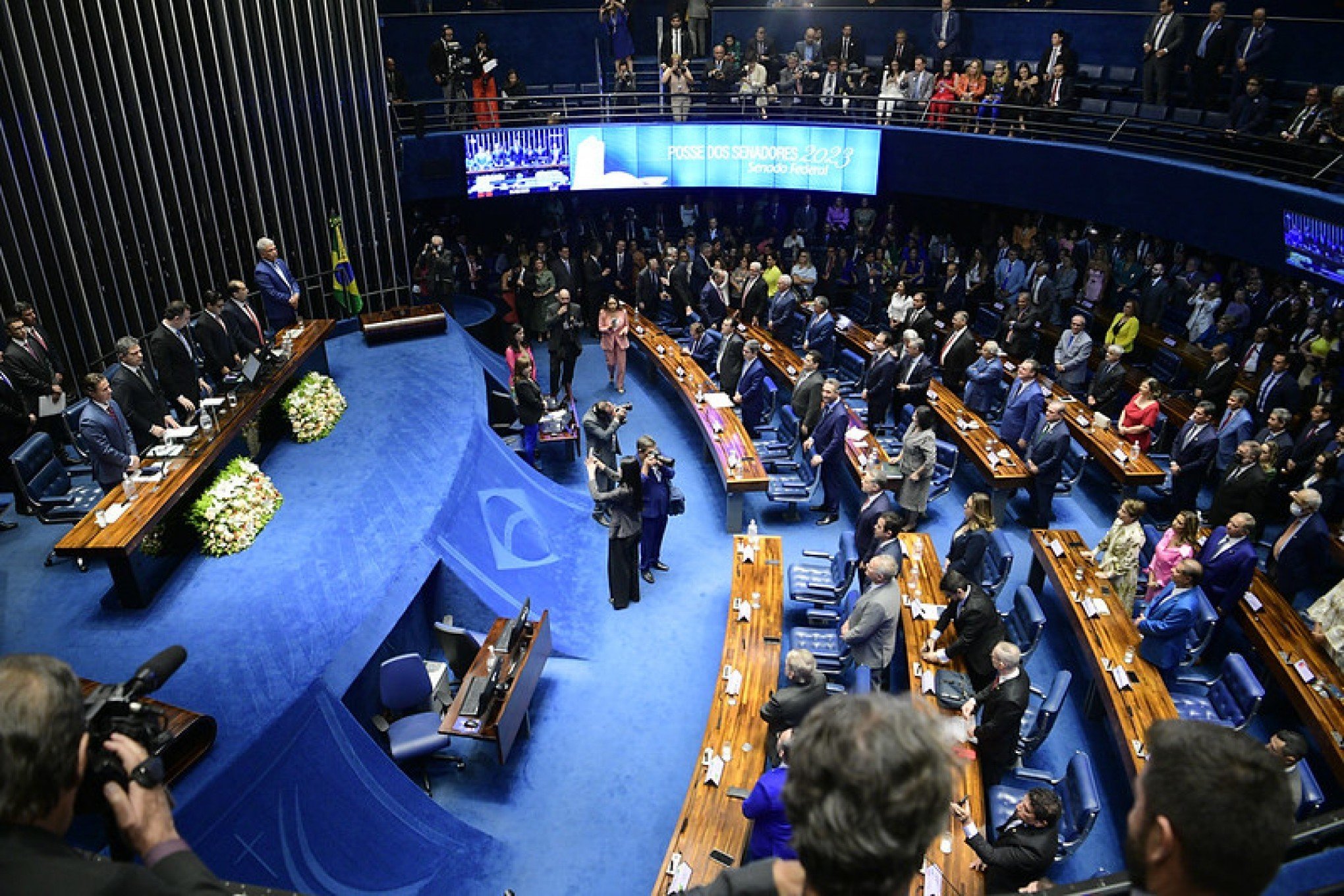 Senadores tomam posse em sessão rápida nesta quarta-feira