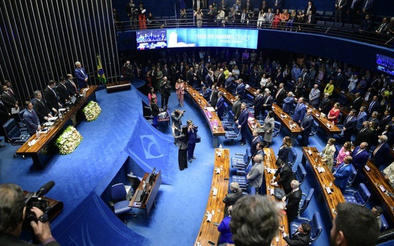 Posse de senadores eleitos em outubro do ano passado aconteceu nesta quarta-feira (1º)