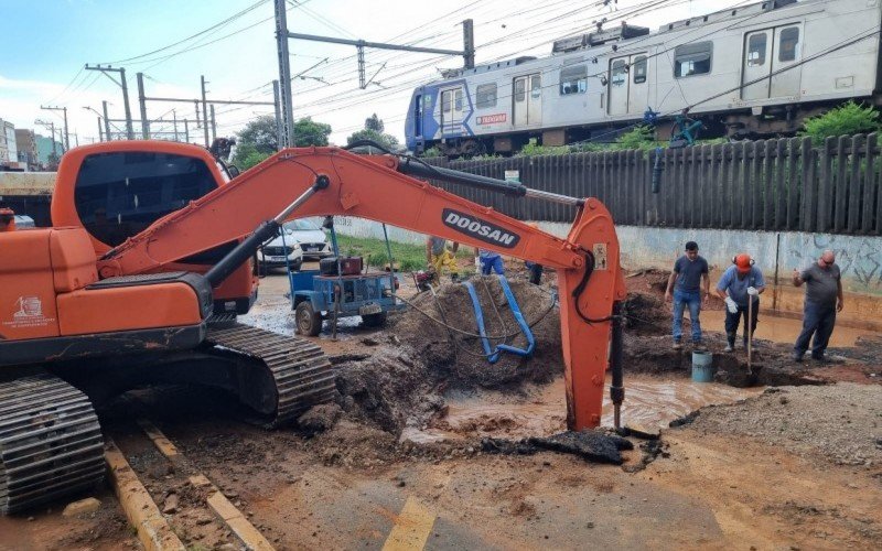 Segundo a Corsan, conserto da rede foi concluído na madrugada