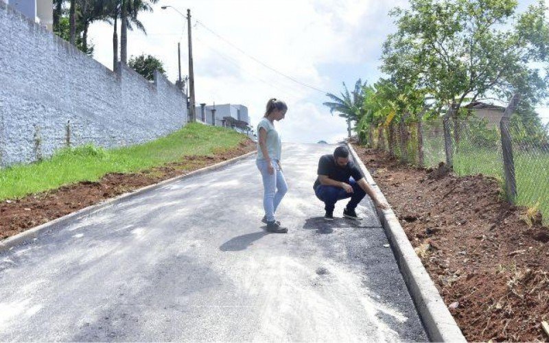 Secretária vistoriou obras