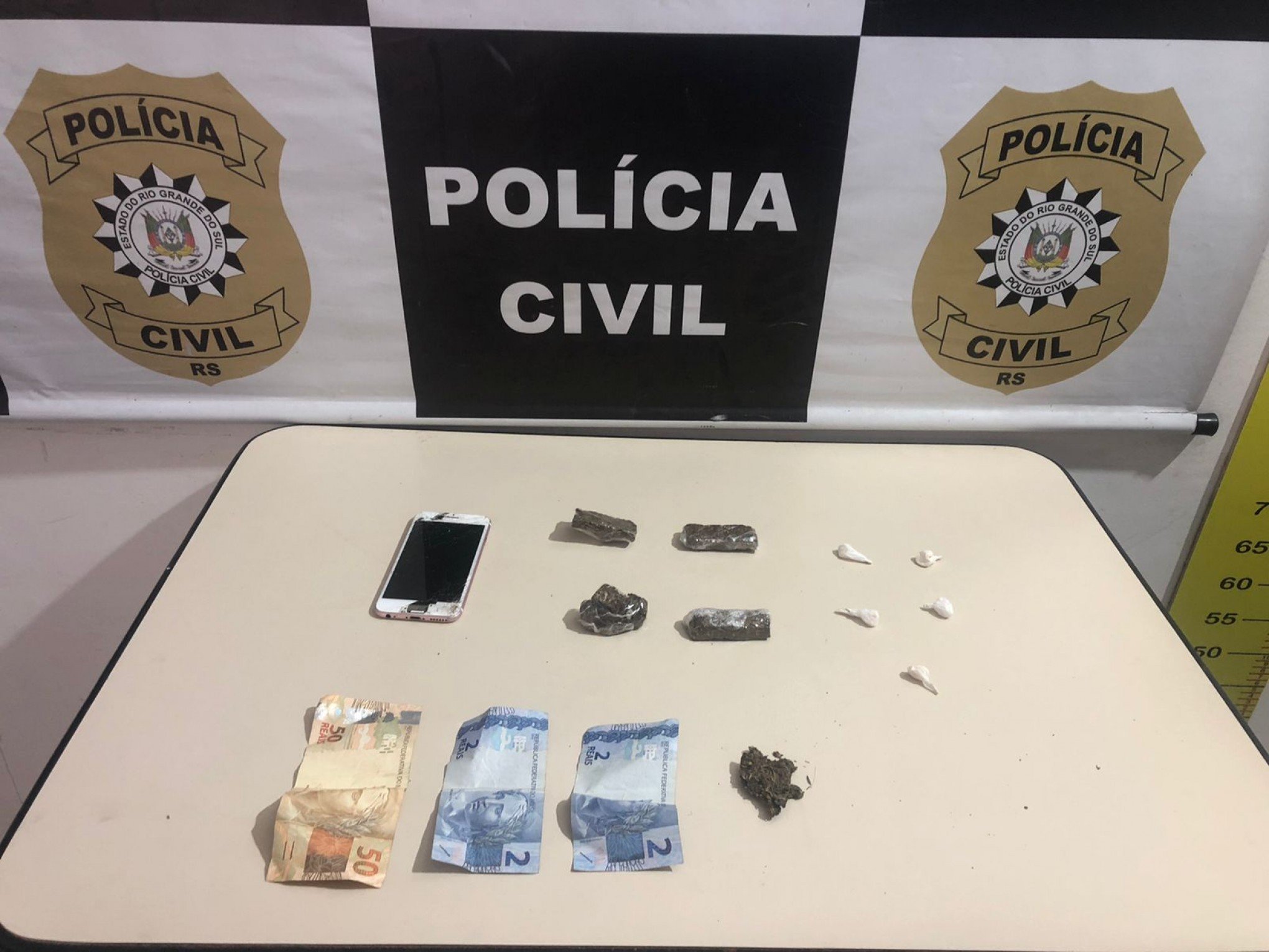 Homem é preso em flagrante suspeito de fazer tele-entrega de drogas em Gramado