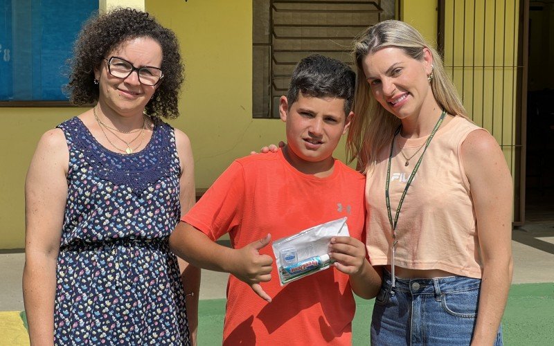 Alunos receberão kit de escovação dental junto com materiais escolares