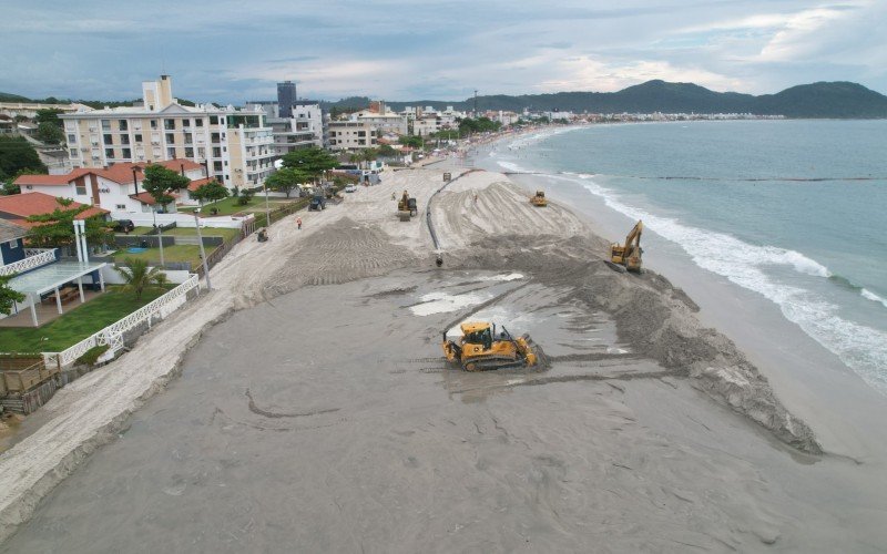 Praia dos Ingleses terÃ¡ 40 metros de largura apÃ³s alargamento da faixa de areia