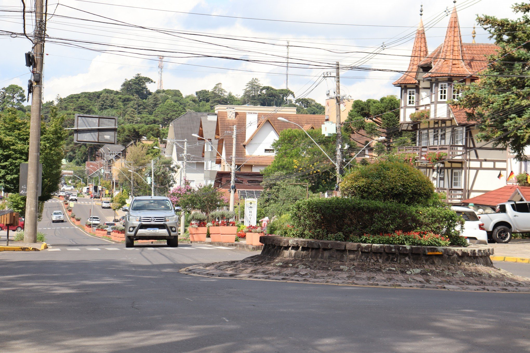 Avenida das Hortênsias terá estreitamento de pista em Gramado