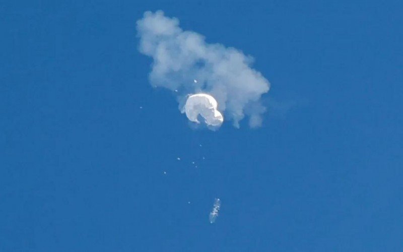 Balão chinês é abatido por caça americano na costa da Carolina do Sul