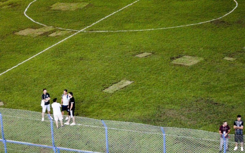 Diretoria e ex-presidente do Novo Hamburgo trocam farpas sobre gramado do Estádio do Vale