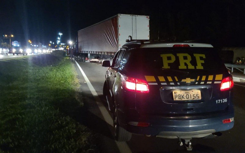 Homem morre em acidente entre dois veículos na BR-101