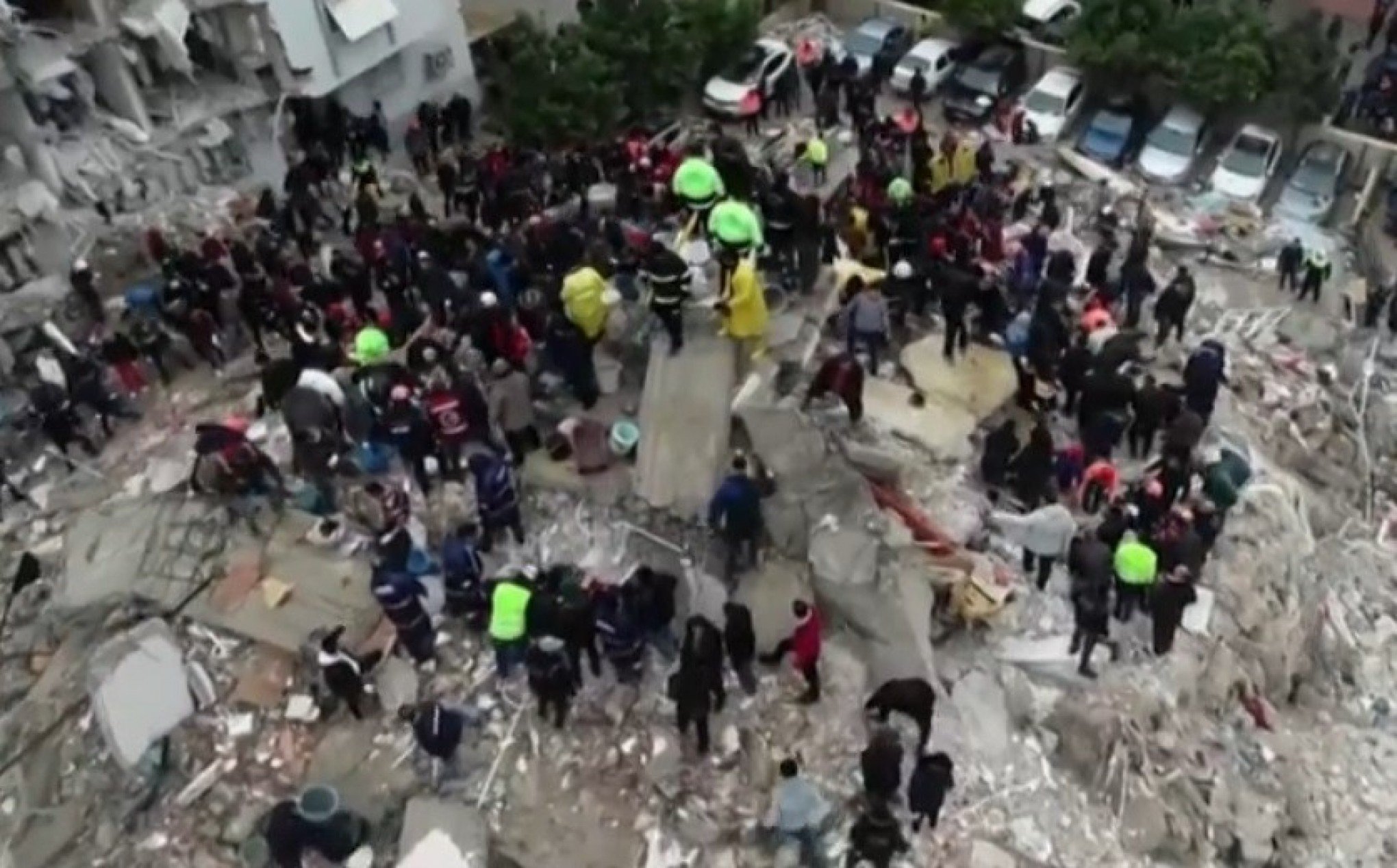 Vídeos não mostram estrago causado por terremoto na Turquia