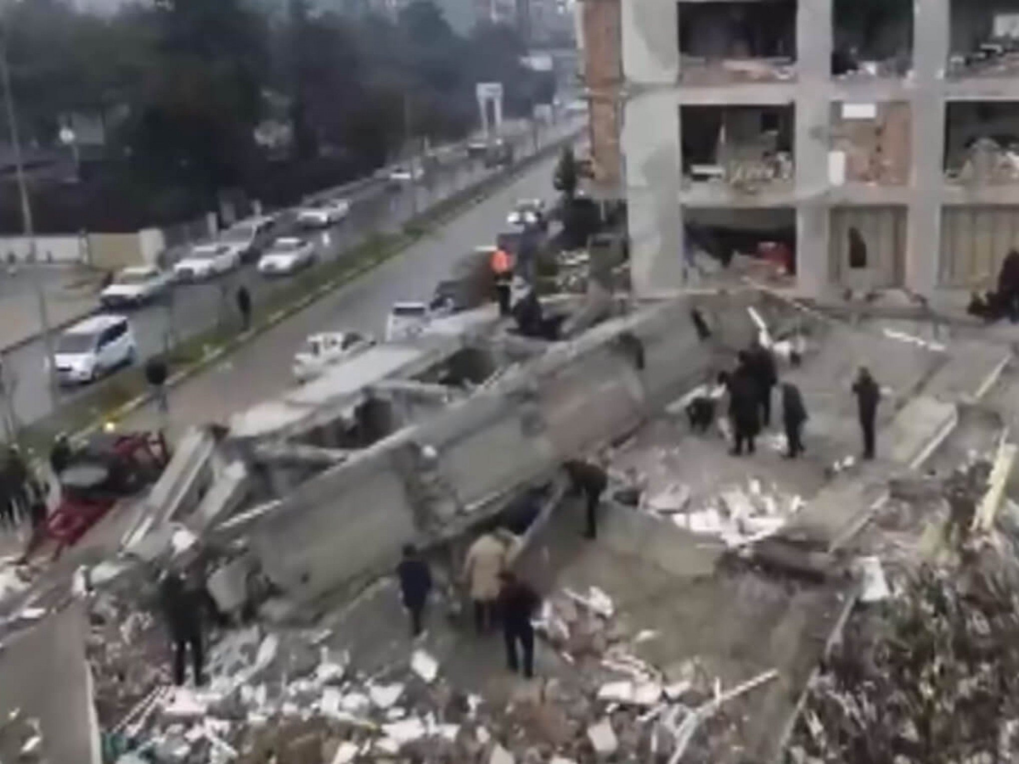 Terremoto atinge a Turquia duas semanas após tremor que matou 41 mil