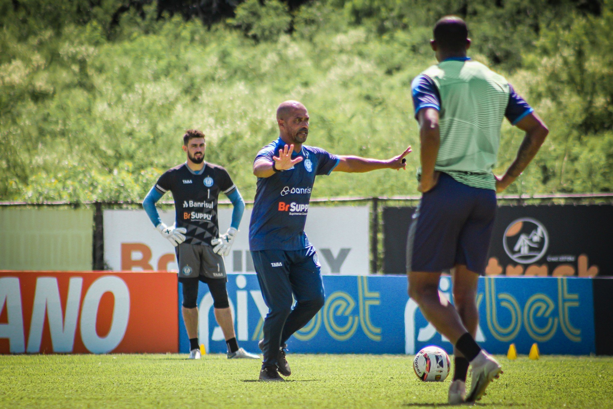 Pingo comanda treino e prepara Aimoré para duelo contra o Avenida