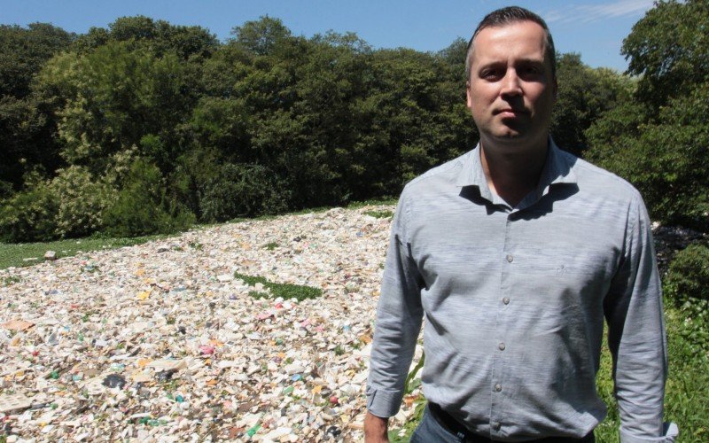 Prefeito Cristian Wasem aponta que o lixo é poluído