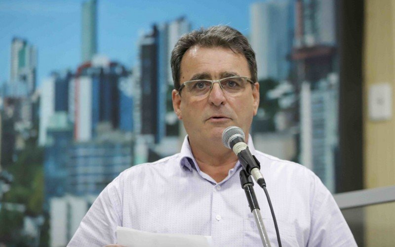 Durante sessão, vereador foi alertado sobre golpe envolvendo troca de moedas estrangeiras. | abc+