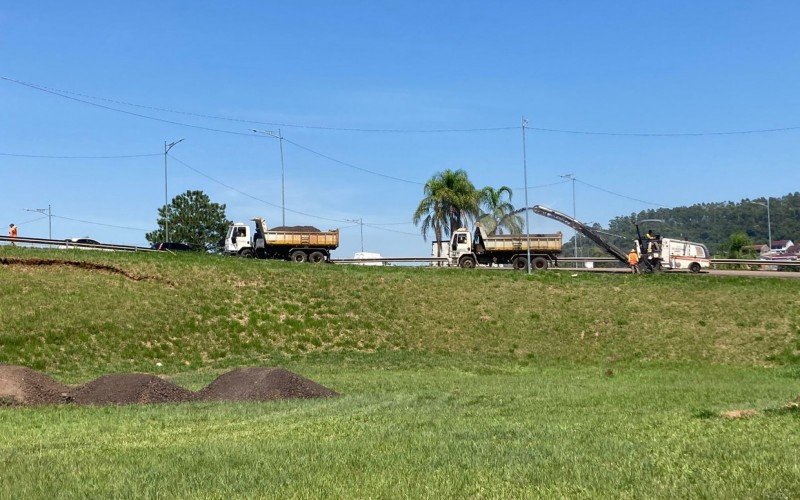 Bloqueio na alça de acesso da RS-239 para a BR-116 seguirá até o fim da tarde