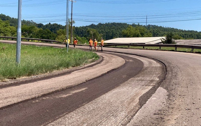 Bloqueio na alça de acesso da RS-239 para a BR-116 seguirá até o fim da tarde