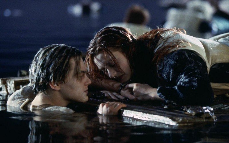 DiCaprio e Kate Winslet em uma cena icônica do filme