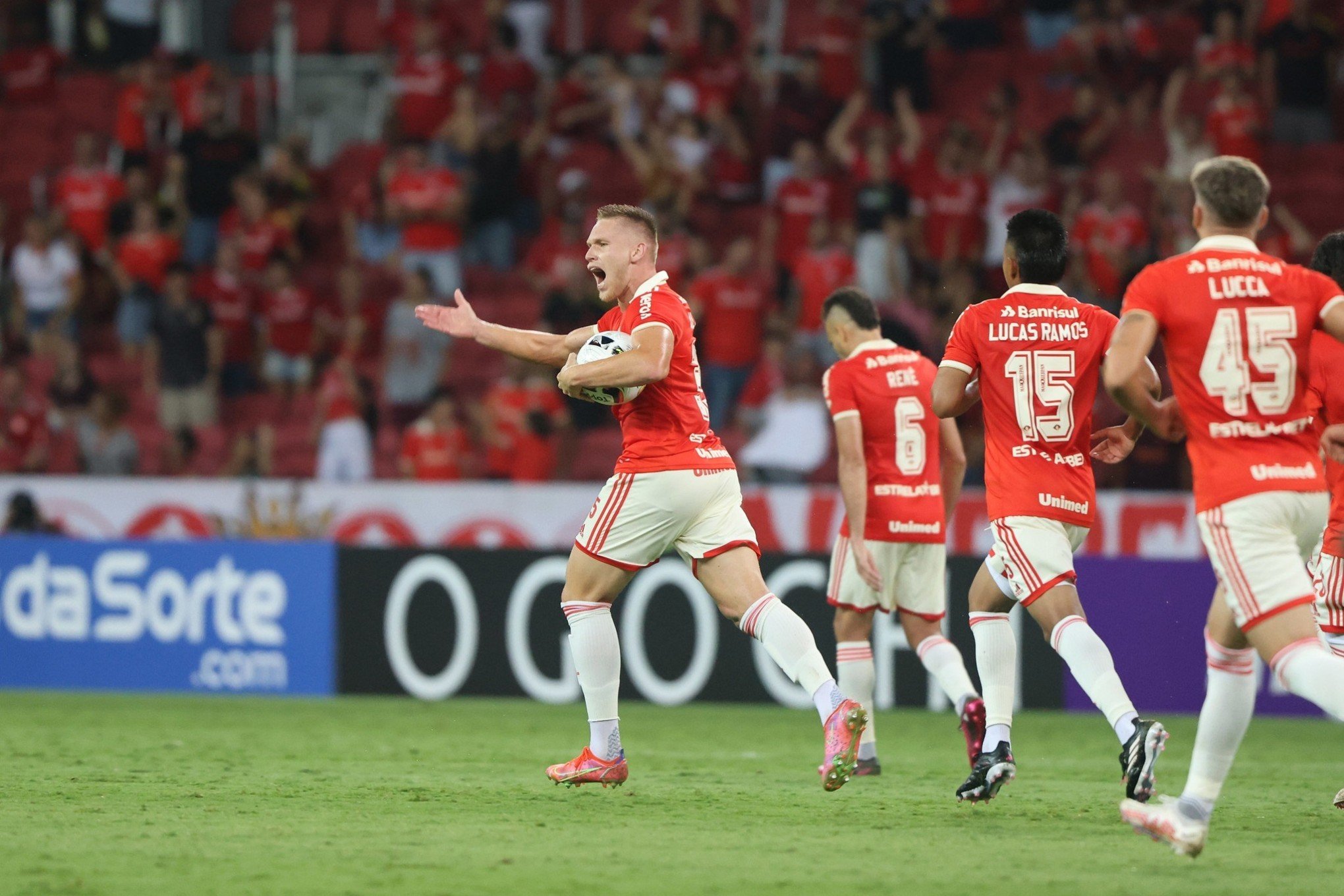 Alemão marca no fim e Inter fica no empate com o Caxias