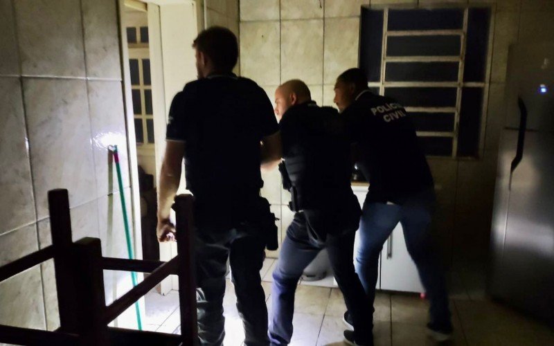 Facção é alvo de ação da PolÃcia e mandados de busca e apreensão são cumpridos no Vale do Sinos