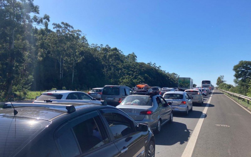 Free way teve mais de 6 quilômentros de tranqueira após bloqueio da rodovia