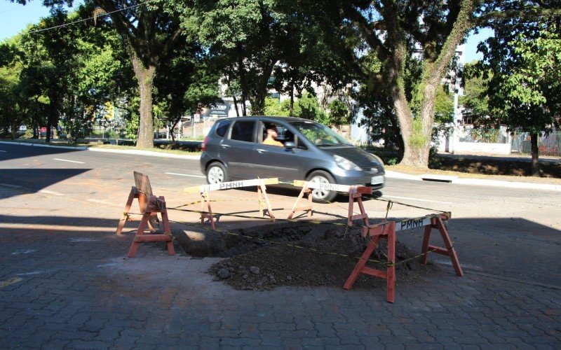 Obra de canalização na Avenida Nicolau Becker