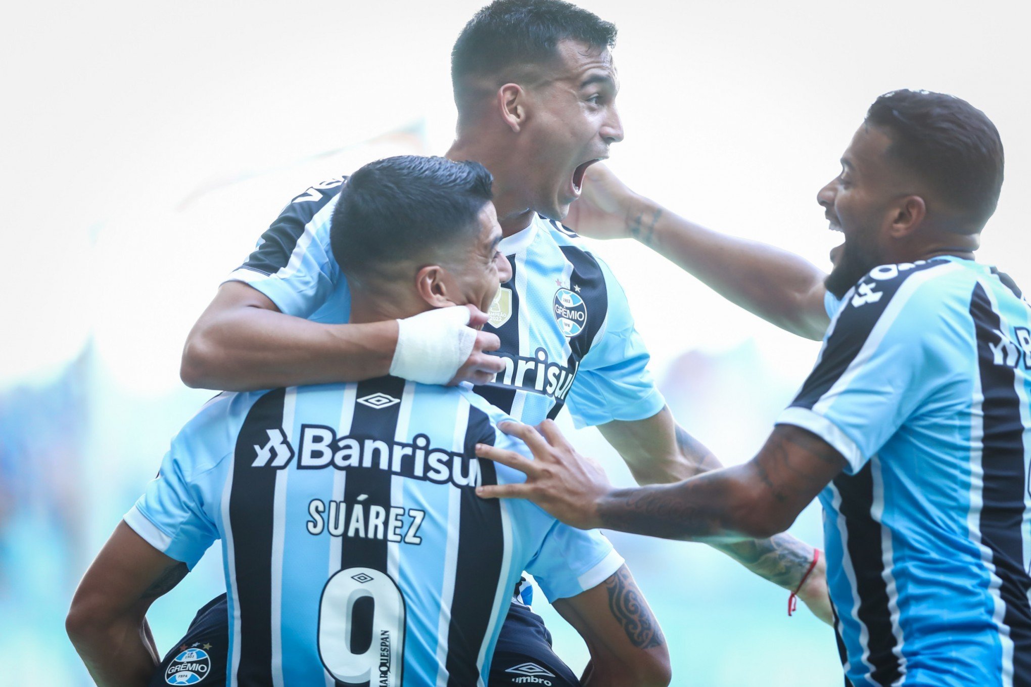 Cristaldo e Galdino marcam na vitória do Grêmio por 2 a 0 sobre o Avenida, na Arena