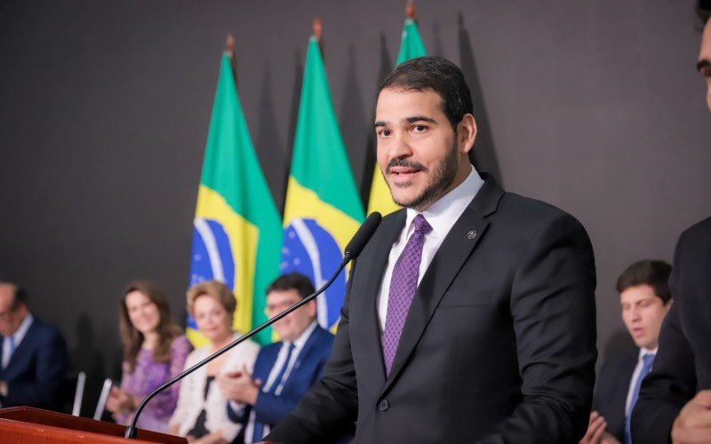 Lula indica Jorge Messias, advogado-geral da União, para vaga de Barroso no STF | abc+