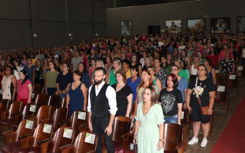 Cerca de 400 pessoas estiveram presentes na abertura do ano letivo