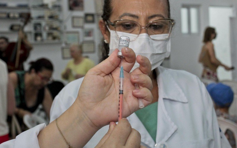 Vacinação contra a Covid-19 e a gripe é reforçada em Canoas