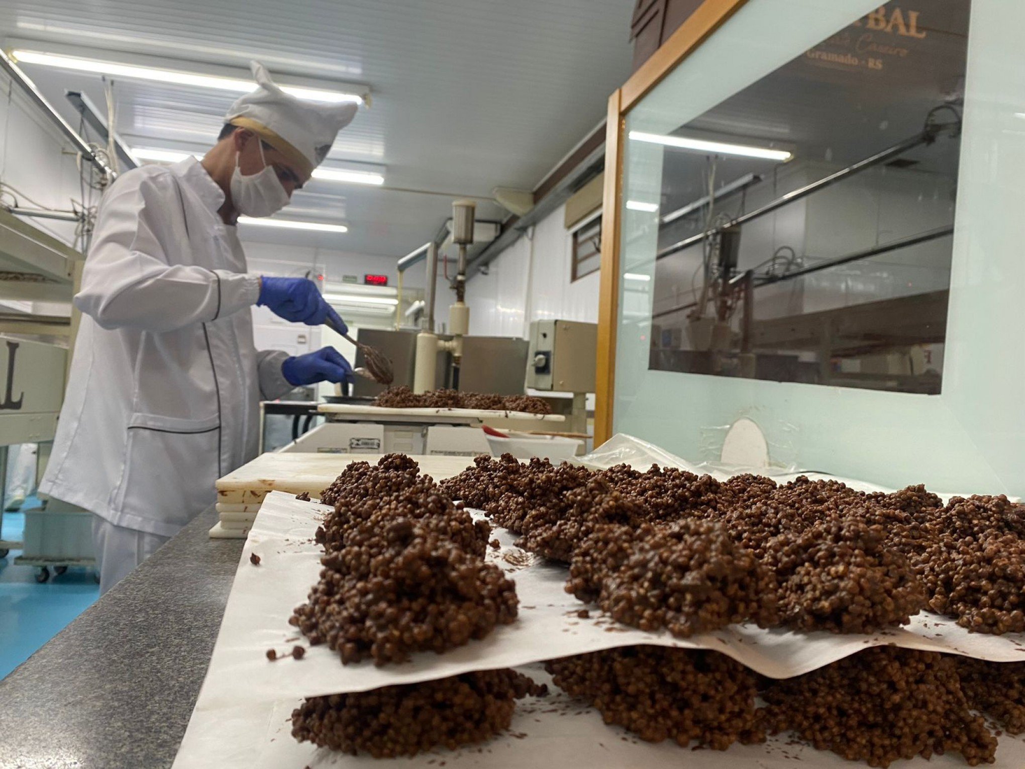 Gramado suspende emissão de alvarás para novas lojas e fábricas de chocolate artesanal