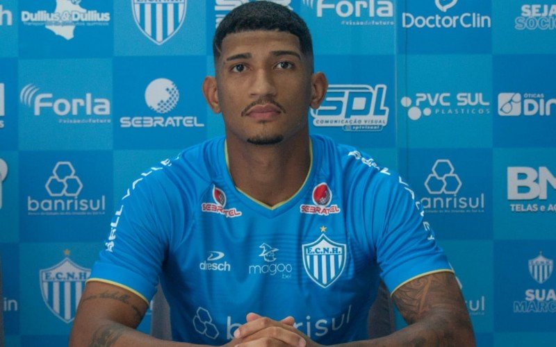 Zagueiro Gabriel, de 24 anos, já teve passagem pela base da seleção brasileira