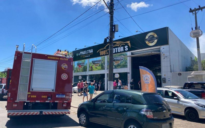 Chamas atingem loja de veículos em Novo Hamburgo