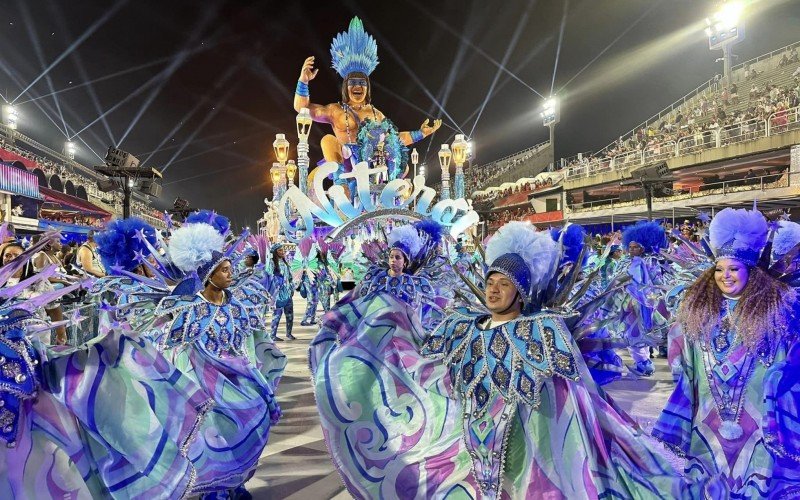 Desfile da escola Niterói celebrou os festejos niteroienses