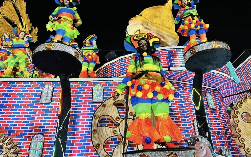 Mergulhando no mundo lúdico da infância, a Vigário fez um desfile digno