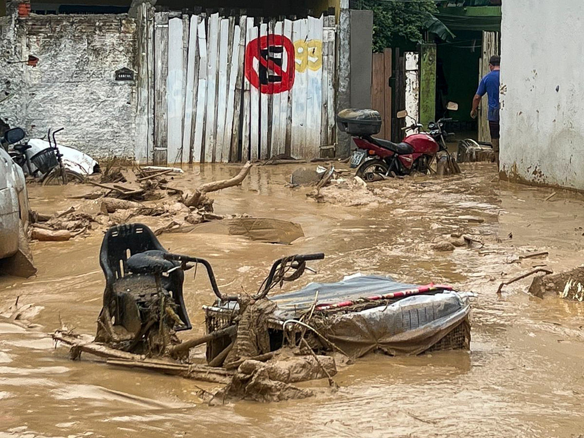 Primos de 10 e 11 anos estão entre os mortos por chuvas no litoral de São Paulo