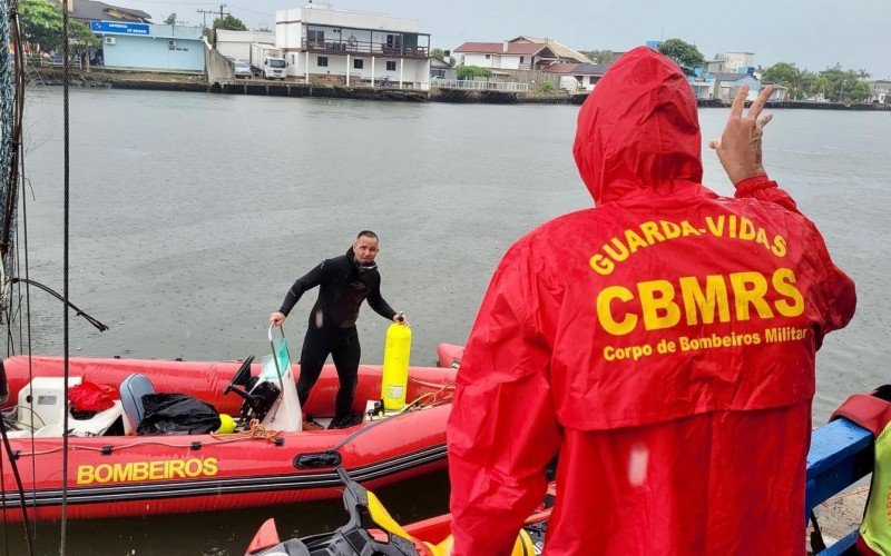 Bombeiros buscam por dois desaparecidos após queda de ponte pênsil na divisa entre o RS e SC