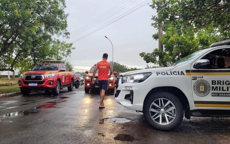 Bombeiros buscam por dois desaparecidos após queda de ponte pênsil na divisa entre o RS e SC