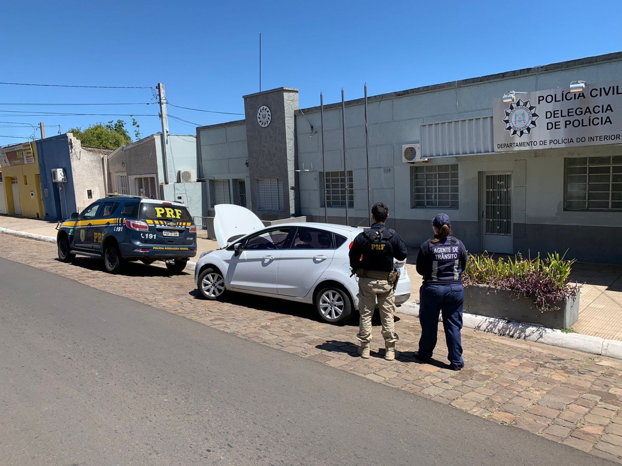 Policiais recuperam carro roubado há 6 anos em São Leopoldo