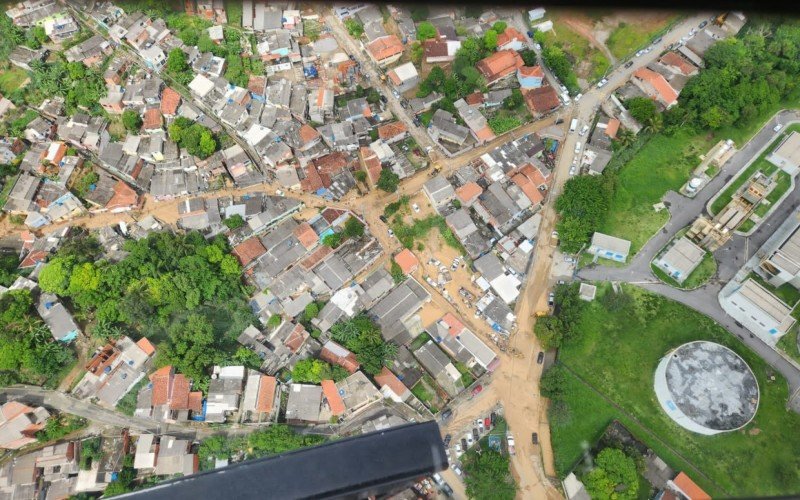 Sobe para 64 o número de mortos após chuva no litoral norte de SP