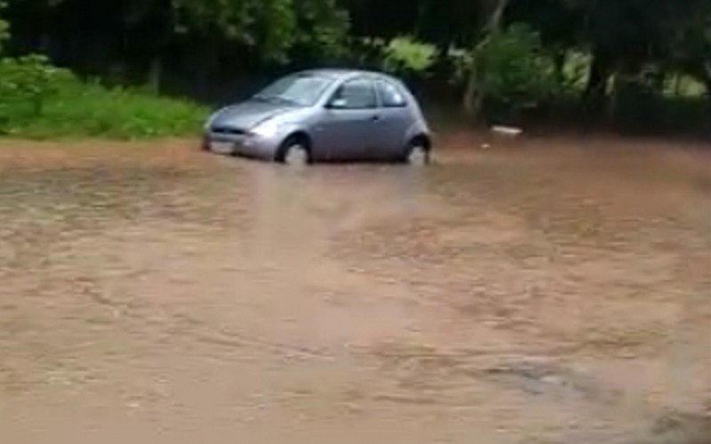 Virada no tempo com fortes pancadas de chuva deixa a Defesa Civil de Novo Hamburgo em alerta