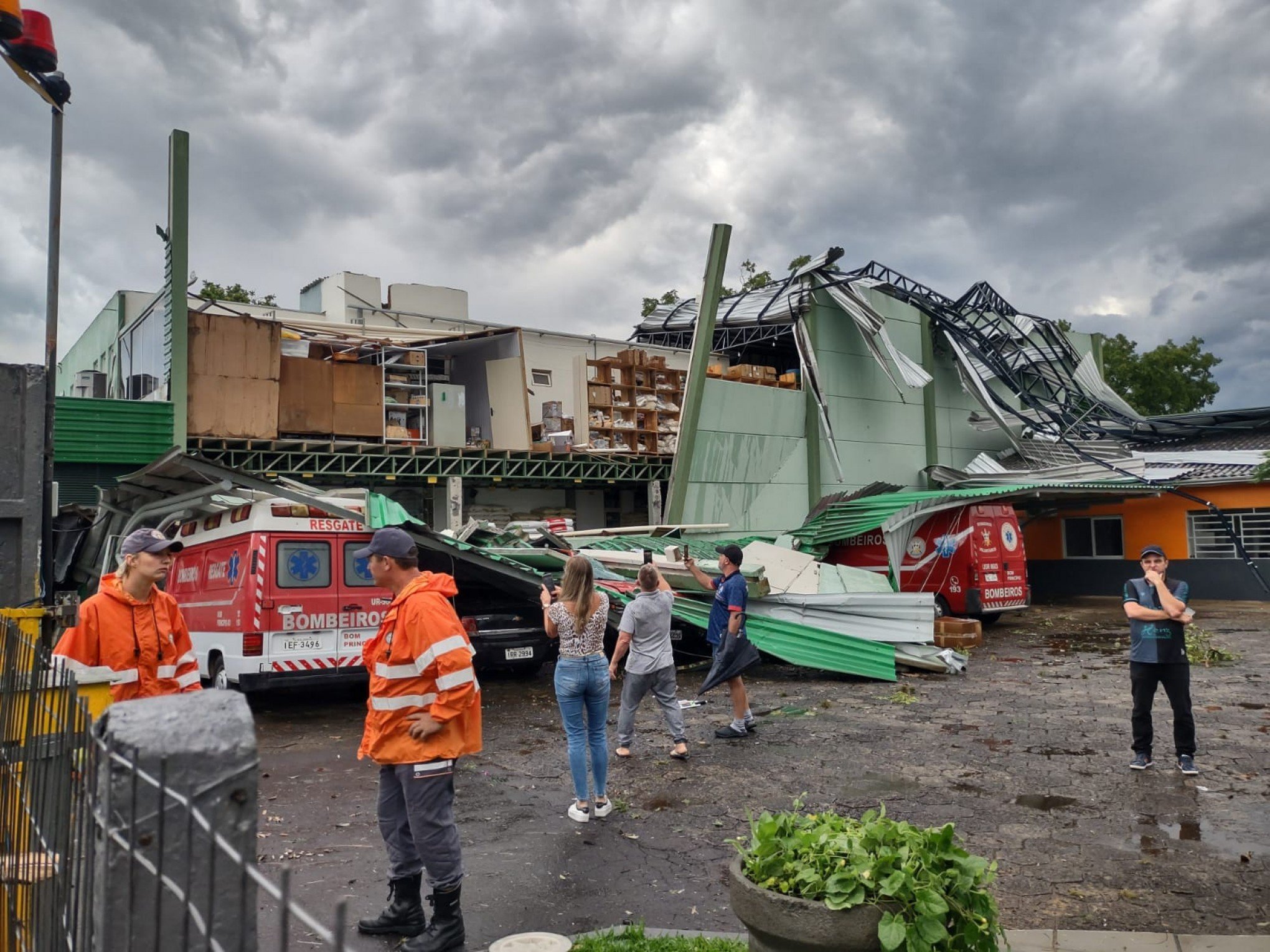 Temporal causa estragos em Bom Princípio e Ivoti