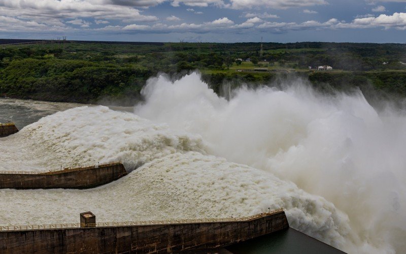 Usina de Itaipu abre duas calhas do vertedouro pelo segundo domingo consecutivo