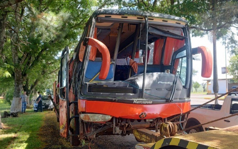 Passageiro relata susto ao acordar durante acidente na RS-342: 'Ônibus estava rolando'