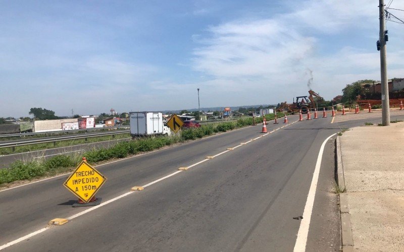 Ruas laterias da rodovia terão bloqueios pelos próximos dias, exigindo atenção dos motoristas 